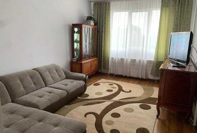 Apartament cu 3 camere decomandat în Sârbi