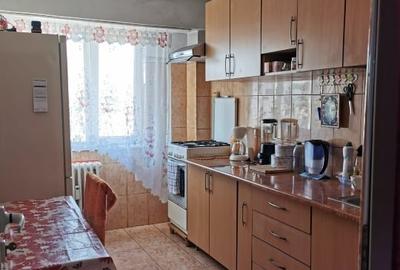 Apartament cu 2 camere decomandat, mobilat în Casa de Cultură