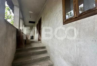 Casă cu 2 camere cu Teren 372 Mp în Rășinari - 3