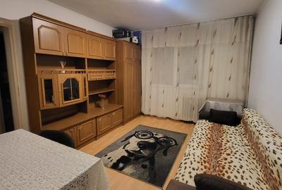 Apartament cu 2 camere semidecomandat în Podu Roș