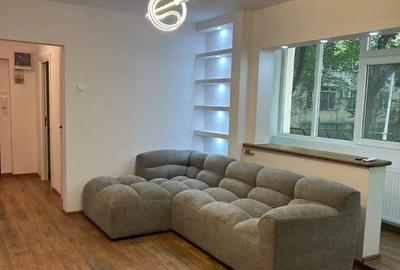 Apartament cu 3 camere decomandat, mobilat în Alexandru Obregia