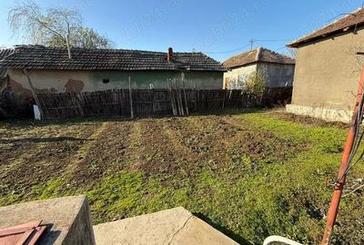 Casă cu 3 camere cu Teren 1792 Mp în Cioroboreni