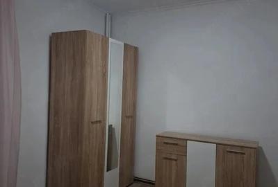 Apartament cu 2 camere nedecomandat în Podu Roș