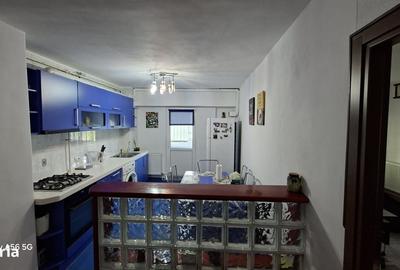 Apartament cu 3 camere decomandat în Scriitorilor