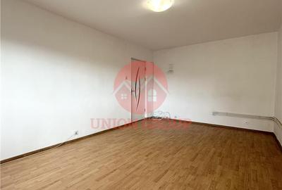 Apartament cu 4 camere decomandat în Km 4