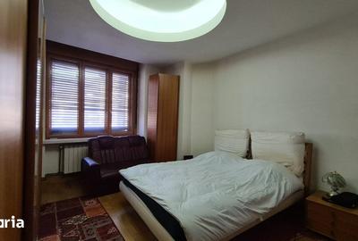 Apartament cu 3 camere decomandat, mobilat în Universitate