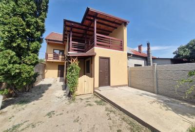 Casă cu 7 camere cu Teren 1700 Mp în Central