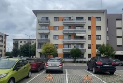 Spațiu comercial, în Tractorul - 2