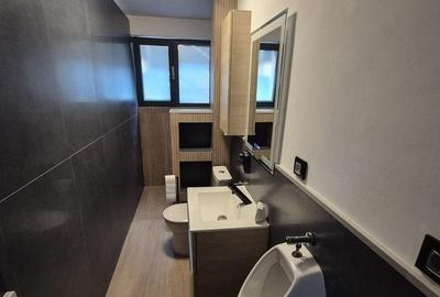 Casă cu 7 camere cu Teren 200 Mp în Tineretului