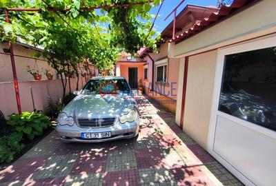 Casă cu 4 camere semidecomandat cu Canalizare în Viile Noi