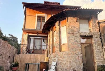 Casă cu 4 camere cu Teren 552 Mp în Central