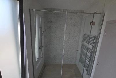 Casă cu 3 camere cu Teren 250 Mp în Ghiroda