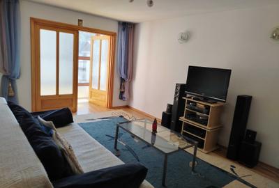 Apartament cu 4 camere decomandat în Central - 2