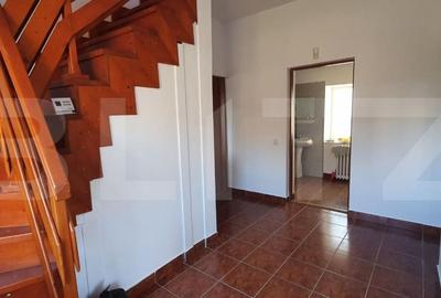 Casă cu 10 camere cu Teren 496 Mp în Iris