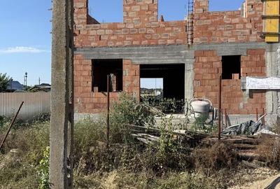 Casă cu 4 camere în Vărsătura