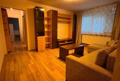 Apartament cu 3 camere decomandat în Cetății