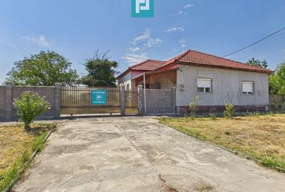 Casă individuală cu 4 camere cu Canalizare în Mocrea