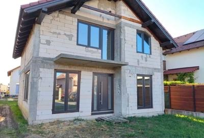 Casă cu 3 camere în Livada