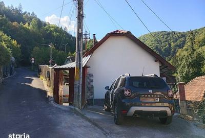 Casă cu 4 camere cu Teren 120 Mp în Schei
