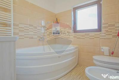 Casă cu 4 camere cu Teren 534 Mp în IAR