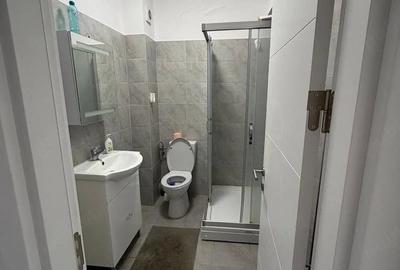 Garsonieră decomandată în Apărătorii Patriei
