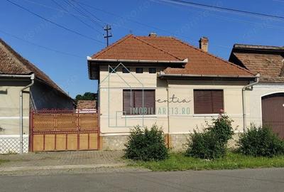 Casă cu 4 camere cu Teren 1201 Mp în Central - 2
