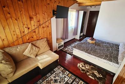 Casă cu 5 camere cu Teren 100 Mp în Central
