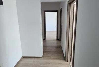 Apartament cu 4 camere decomandat în Libertății