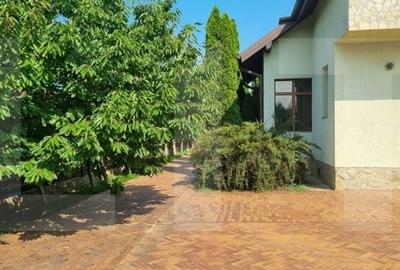 Casă cu 5 camere cu Teren 700 Mp în Central