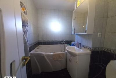 Apartament cu 3 camere decomandat în Traian - 8