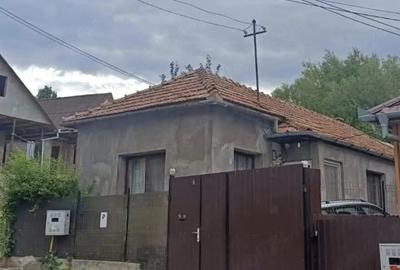 Casă cu Teren 471 Mp în Central
