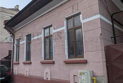 Casă cu 7 camere cu Canalizare în Unirii - 4