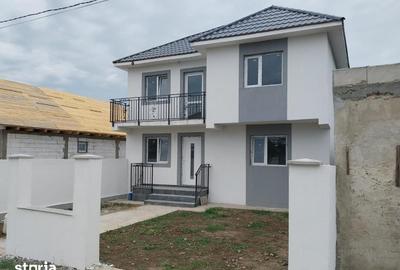 Casă cu 4 camere cu Teren 390 Mp în Central - 1