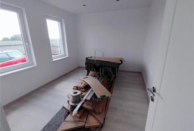 Duplex cu 4 camere cu Canalizare în Moșnița Nouă - 2