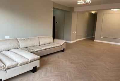 Apartament cu 4 camere semidecomandat în Arcul de Triumf