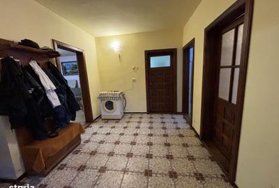 Casă cu 4 camere cu Teren 186 Mp în Rovine