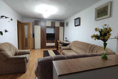 Apartament cu 3 camere decomandat în Drumul Carului