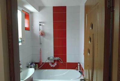Apartament cu 3 camere semidecomandat în Central - 1