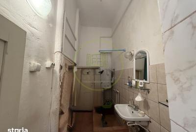 Casă cu 3 camere nedecomandat cu Teren 200 Mp în Central