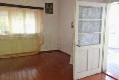 Casă cu 3 camere în Deta - 4