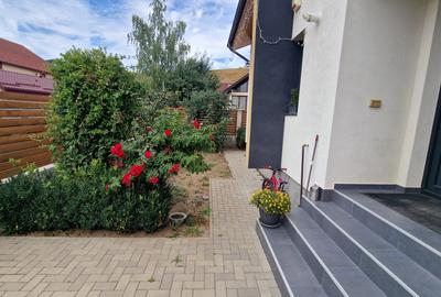 Casă cu 3 camere cu Teren 470 Mp în Sânpetru