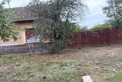 Casă cu 1 camere cu Teren 900 Mp în Central
