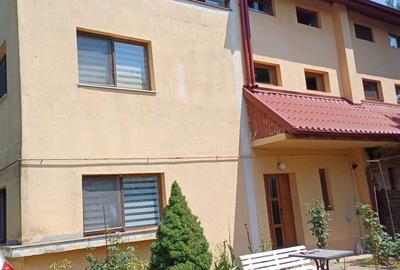 Casă cu 5 camere cu Canalizare în Est