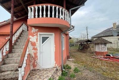 Casă cu 5 camere cu Teren 2270 Mp în Groși