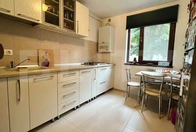 Apartament cu 2 camere decomandat, mobilat în Tractorul