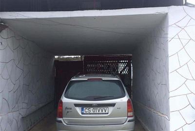 Casă cu 4 camere cu Teren 1700 Mp în Central - 2