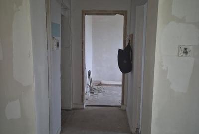 Apartament cu 3 camere semidecomandat în Bogdăneștilor