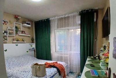 Apartament cu 3 camere semidecomandat în Veteranilor