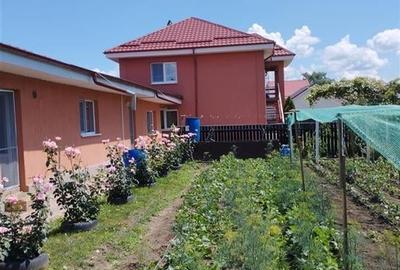 Casă individuală cu 9 camere cu Canalizare în 9 Mai - 15