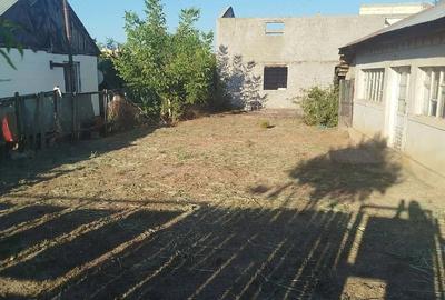 Teren de 2000 mp, în Central